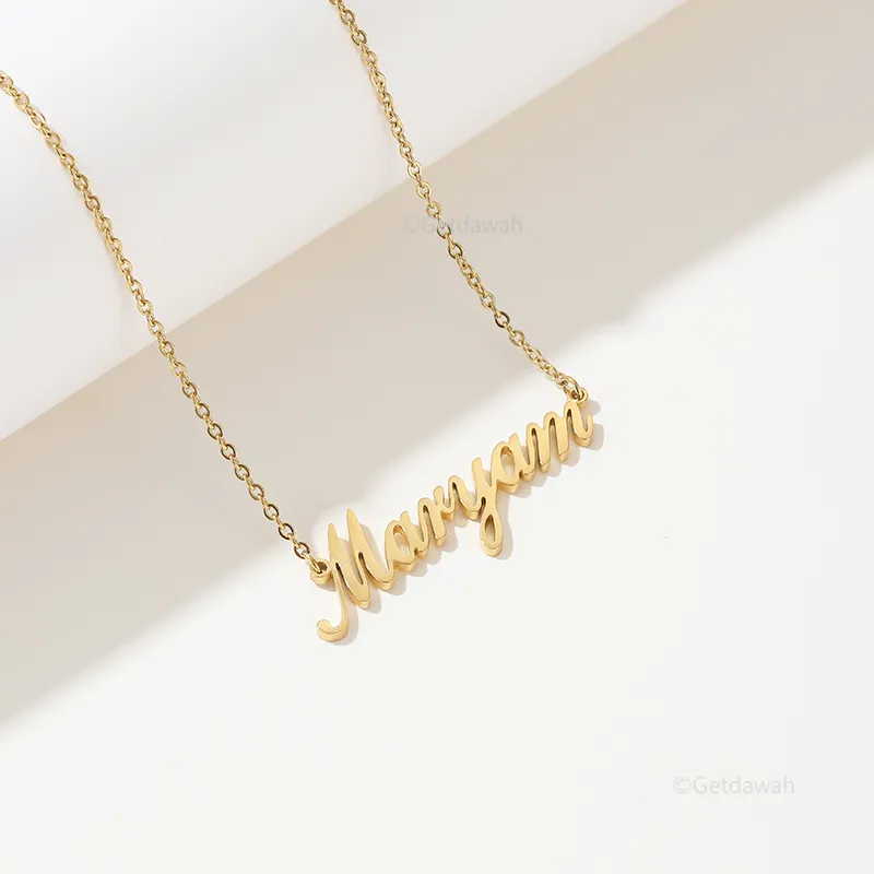 Custom English Name Necklace in Gold