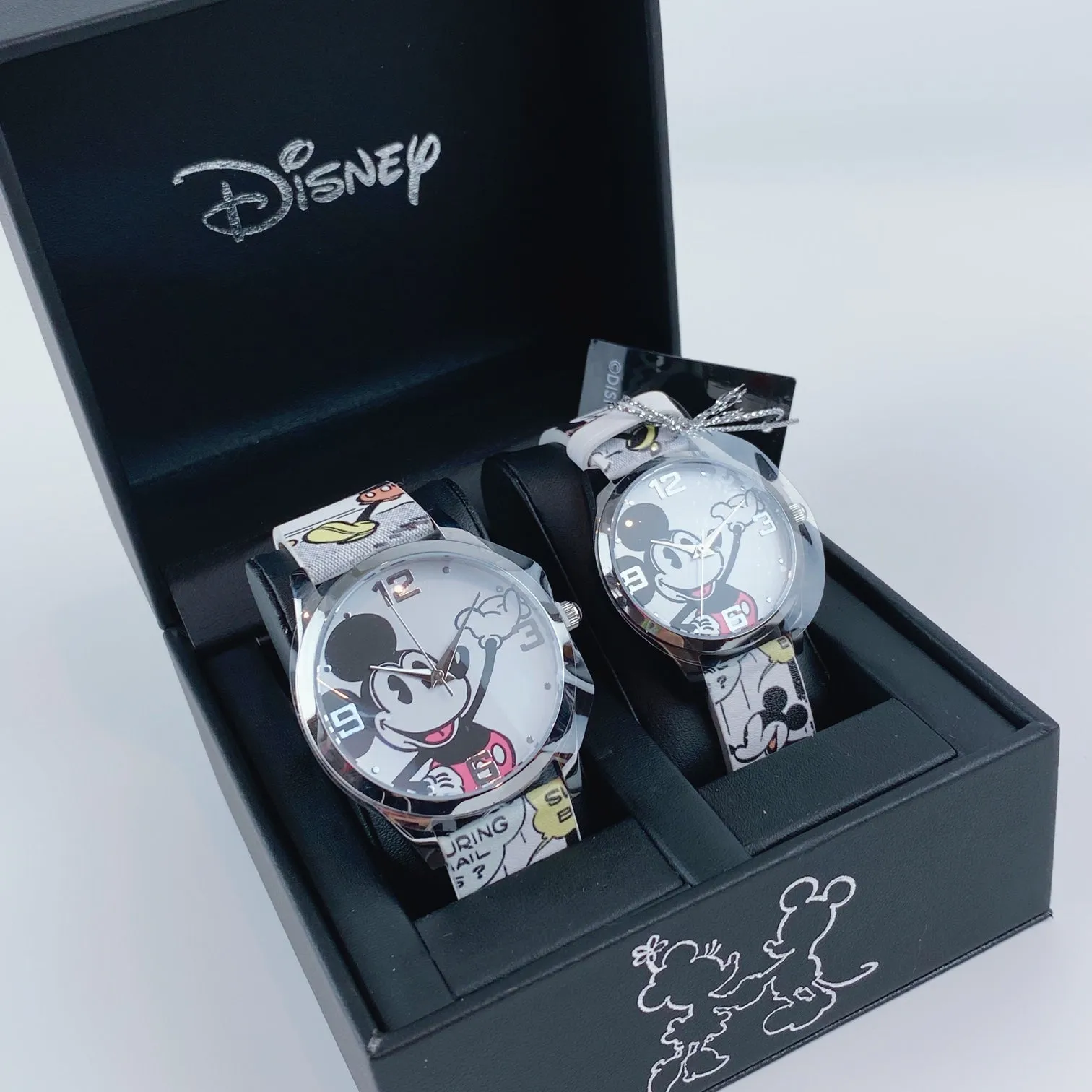 Disney Mickey & Minnie Mouse Watch for Couple His and Hers Artwork Leather Strap Watches Box Set