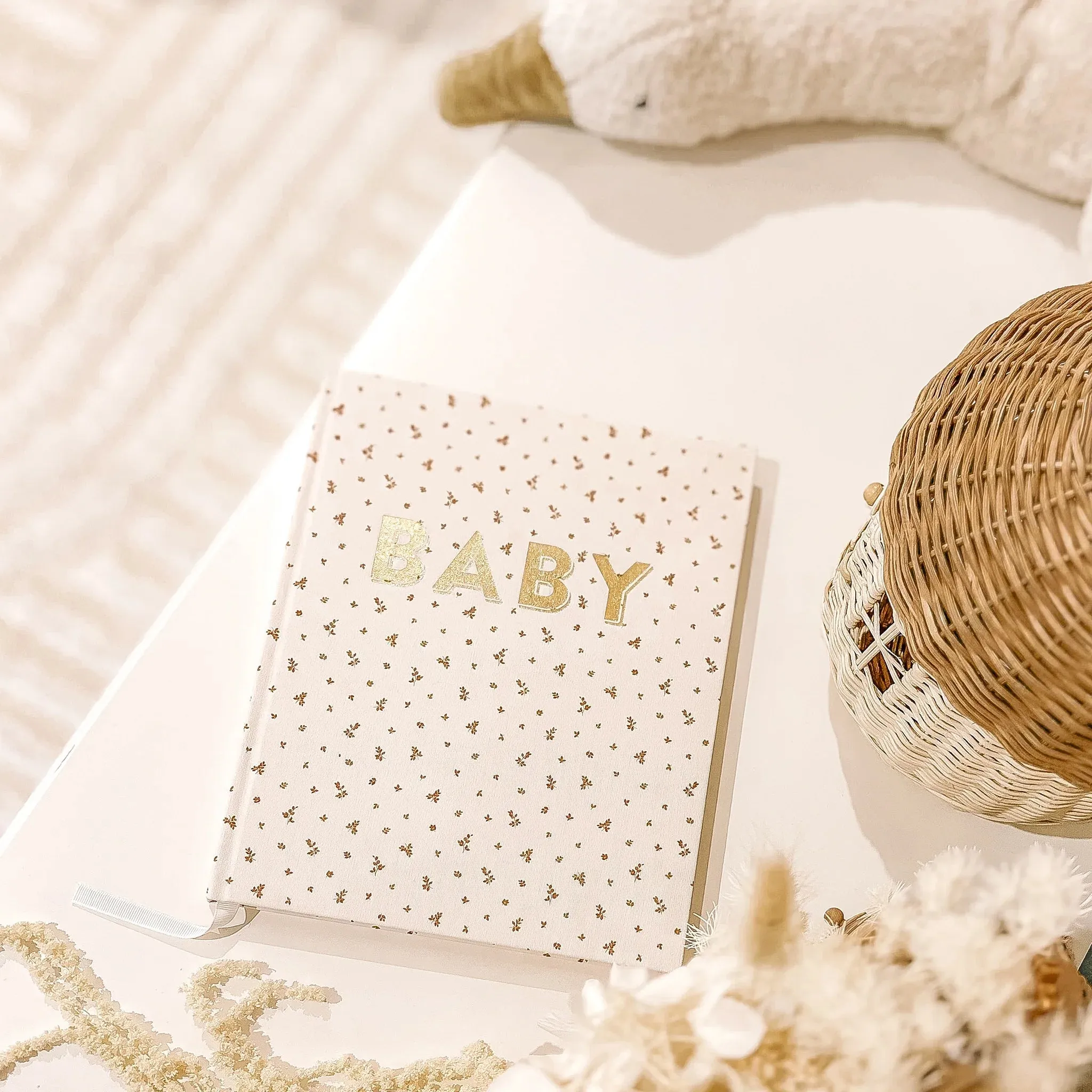 Fox & Fallow - Baby Book Broderie