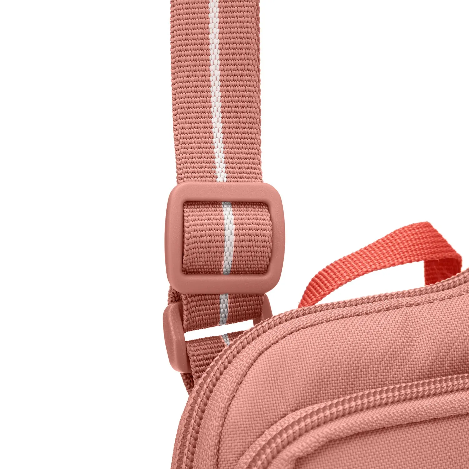 Pacsafe® GO anti-theft tech crossbody