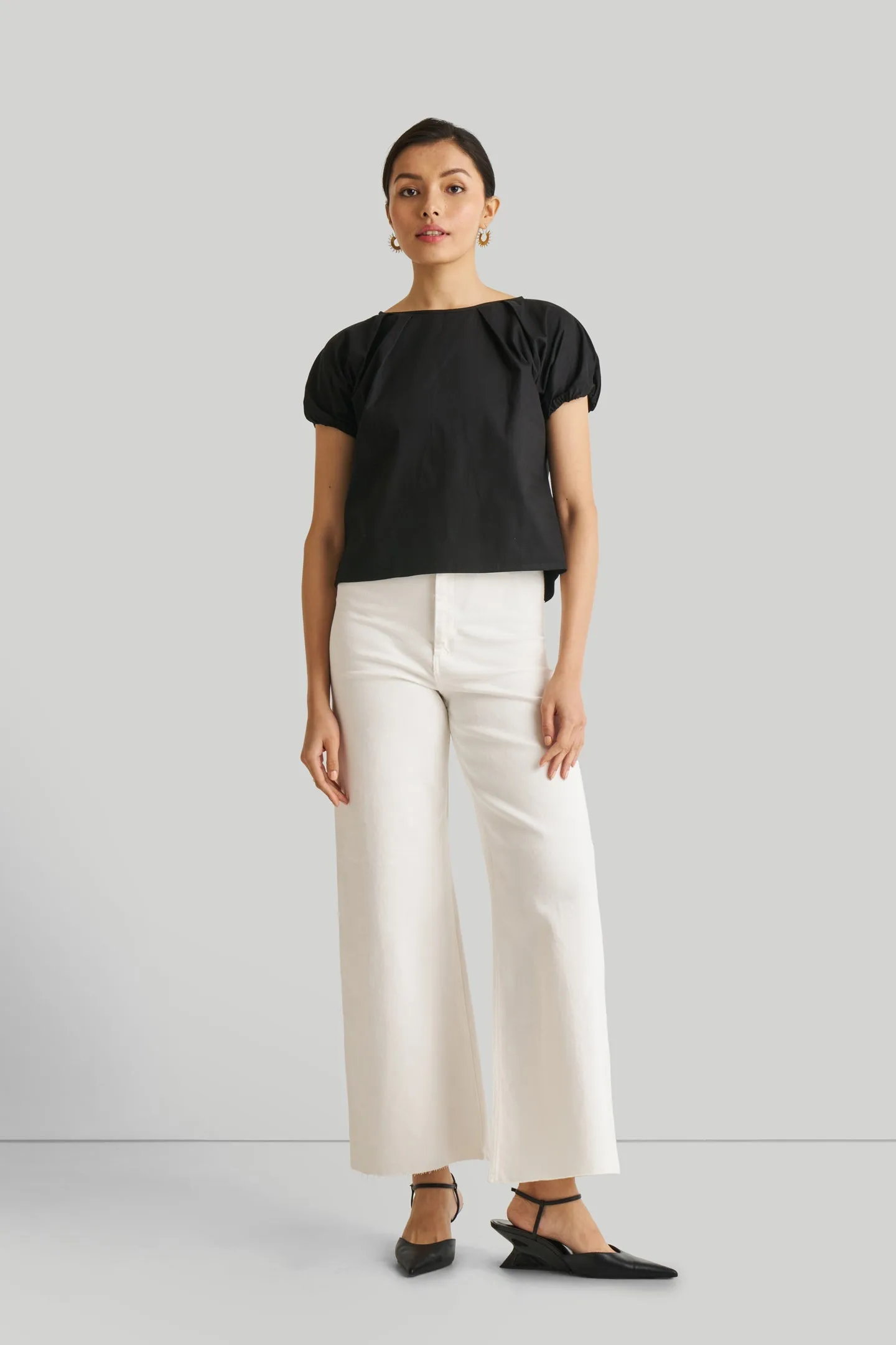 Reistor Balloon Sleeve Top in Black